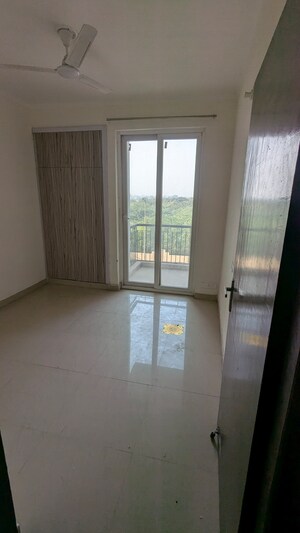 Room in 2 BHK Apartment at Amrapali Leisure Park, Amrapali Leisure Valley – for Rent