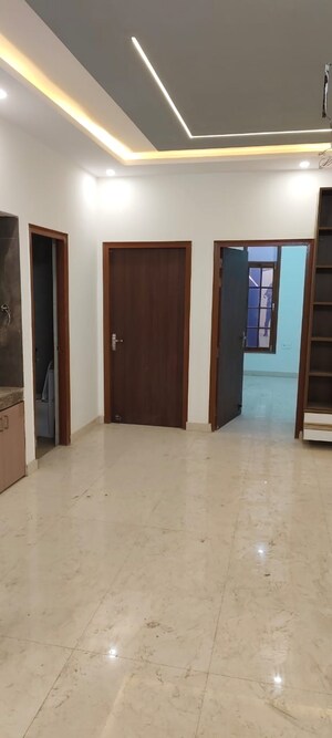 Room in 2 BHK Independent House at Gomti Nagar – for Rent