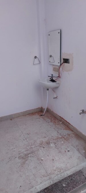 Bathroom in 2 BHK Independent House at Gomti Nagar – for Rent