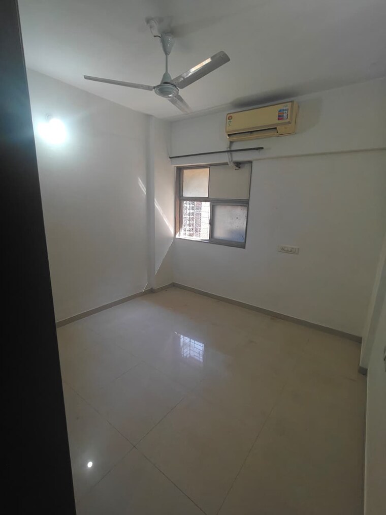 Room, himgiri-lokupvan-phase-ii-chs-ltd 1 Bedroom 450 Sq.Ft. Apartment In Vasant Vihar Thane 9537146