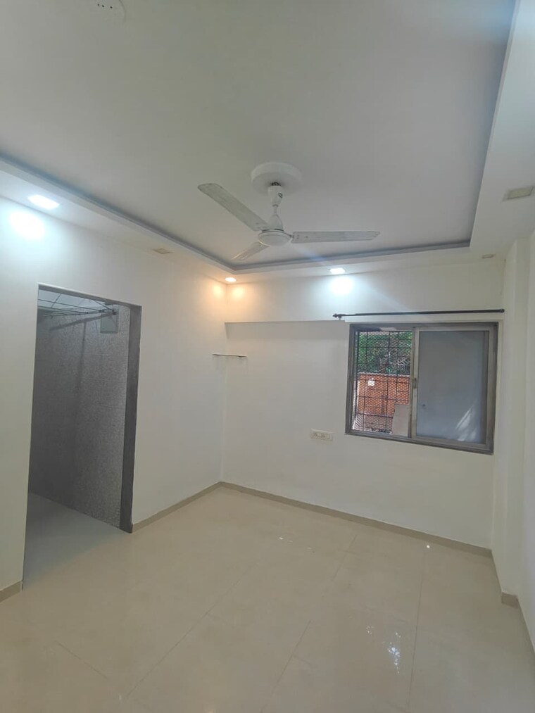 Room, himgiri-lokupvan-phase-ii-chs-ltd 1 Bedroom 450 Sq.Ft. Apartment In Vasant Vihar Thane 9537146