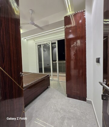 Master Bedroom in 1 BHK Builder Floor at Chattarpur – for Rent