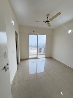 Room in 2 BHK Apartment at Signature The Millennia 3, Sector 37d – for Rent