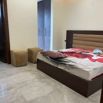 Bedroom in 4 BHK Builder Floor at DLF Pink Town House, Dlf City Phase 3 – for Rent