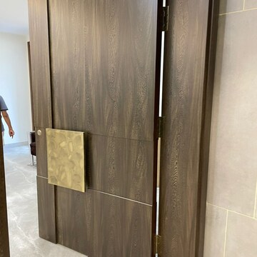 Bathroom in 4 BHK Builder Floor at DLF Pink Town House, Dlf City Phase 3 – for Rent