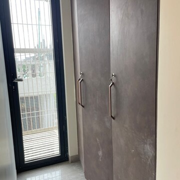 Bathroom in 4 BHK Builder Floor at DLF Pink Town House, Dlf City Phase 3 – for Rent