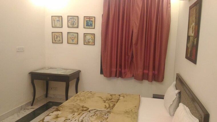Bedroom, safdarjung enclave 4 Bedroom 3000 Sq.Ft. Builder Floor In Safdarjung Enclave Delhi 9537499