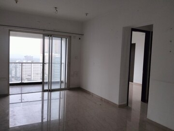 Room in 2 BHK Apartment at JP Decks, Goregaon East – for Rent