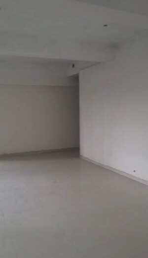 Room in  Office Space at Savaliya Krish Cubical, Thaltej – for Rent