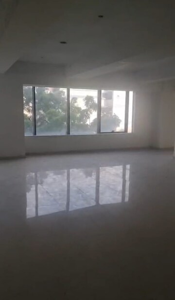 Room in  Office Space at Savaliya Krish Cubical, Thaltej – for Rent