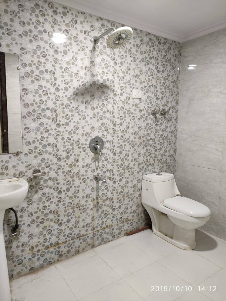 Bathroom, chattarpur 3 Bedroom 1150 Sq.Ft. Builder Floor In Chattarpur Delhi 9537550