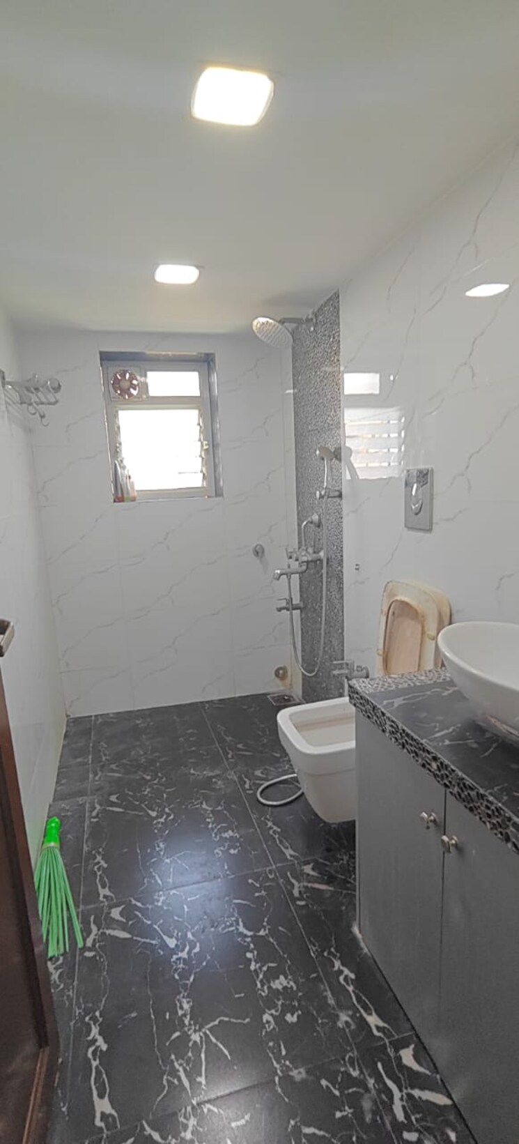 Bathroom, lokhandwala-harmony 2 Bedroom 1000 Sq.Ft. Apartment In Worli Mumbai 9537673