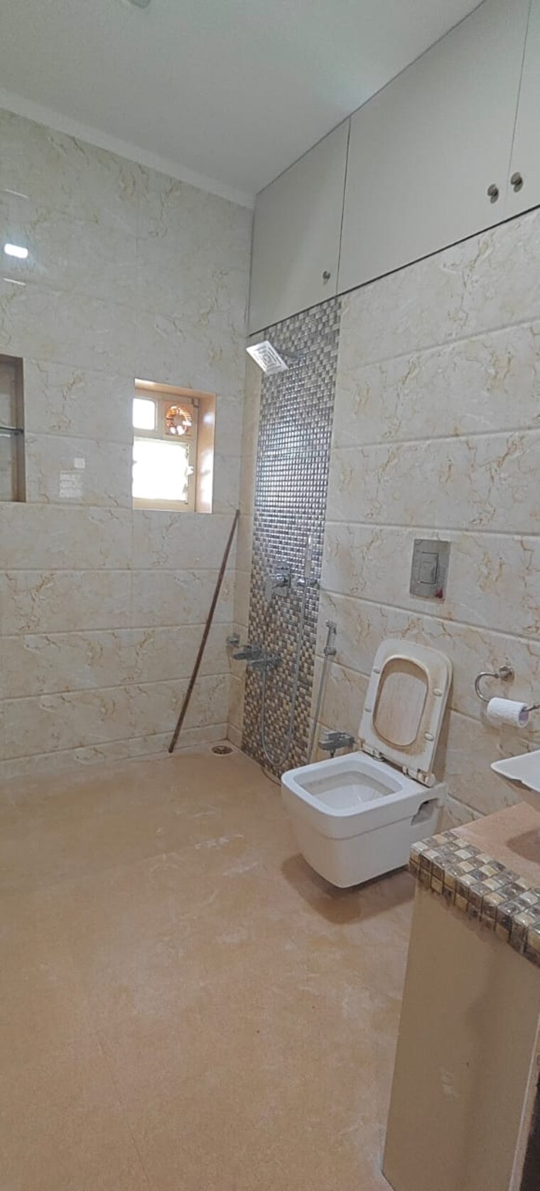 Bathroom, lokhandwala-harmony 2 Bedroom 1000 Sq.Ft. Apartment In Worli Mumbai 9537673