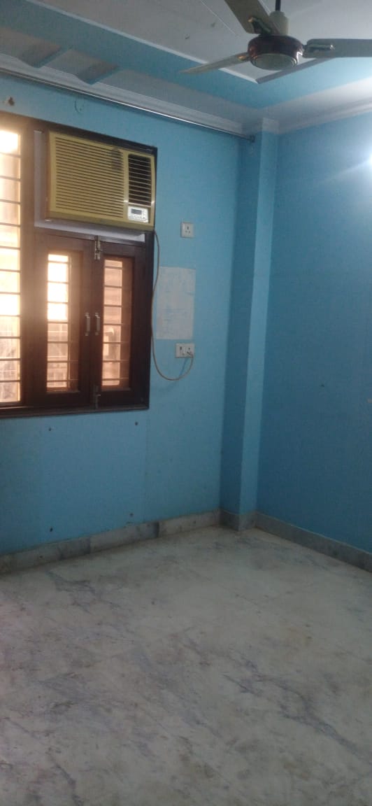 2 BHK + Servant Room Builder Floor For Rent in Vinayak Property 