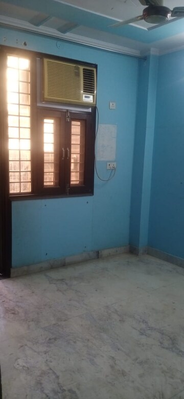 Room in 2 BHK Builder Floor at Laxmi Nagar – for Rent