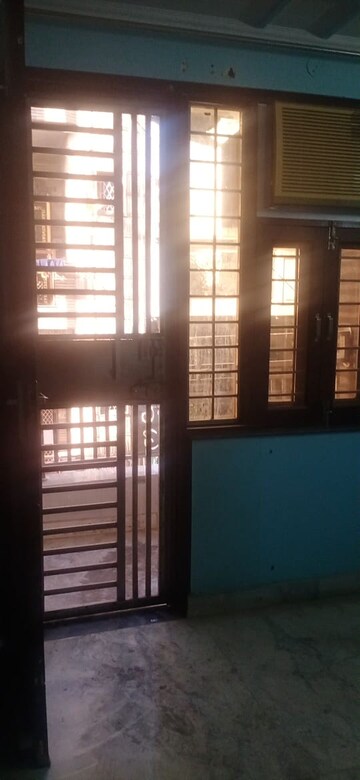 Room in 2 BHK Builder Floor at Laxmi Nagar – for Rent