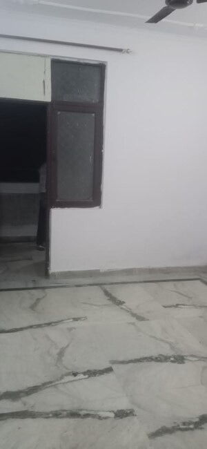 Room in 2 BHK Builder Floor at Nirman Vihar – for Rent