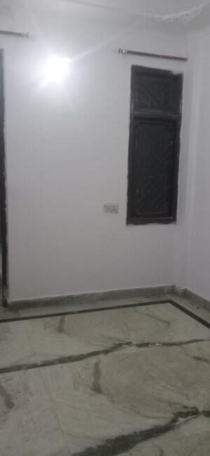 Room in 2 BHK Builder Floor at Nirman Vihar – for Rent