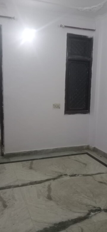 Room in 2 BHK Builder Floor at Nirman Vihar – for Rent