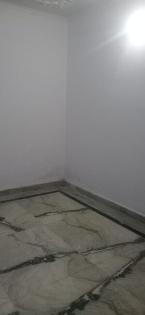 Room in 2 BHK Builder Floor at Nirman Vihar – for Rent