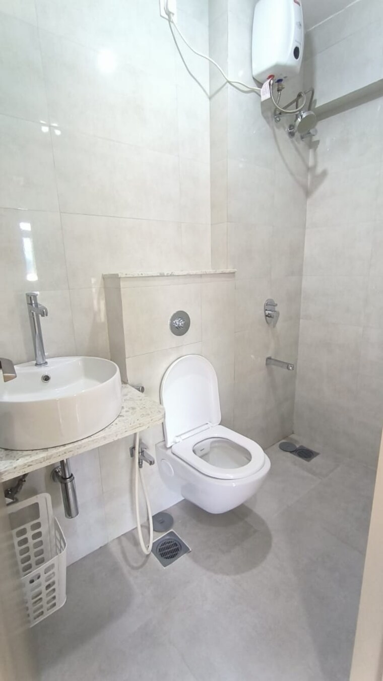 Bathroom, lodha-the-park-side 2 Bedroom 899 Sq.Ft. Apartment In Worli Mumbai 9537807