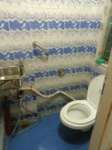 Bathroom in 1 BHK Apartment at Neel Ganga Apartments, Lower Parel – for Rent
