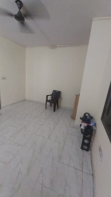 Parking in 1.5 BHK Builder Floor at Mayur Vihar – for Rent