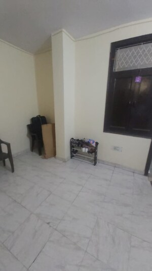 Room in 1.5 BHK Builder Floor at Mayur Vihar – for Rent