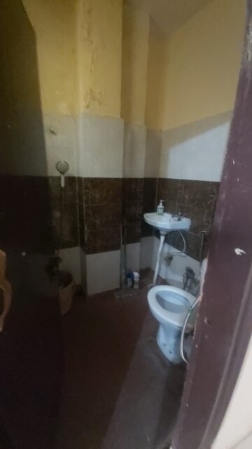 Bathroom in 1.5 BHK Builder Floor at Mayur Vihar – for Rent