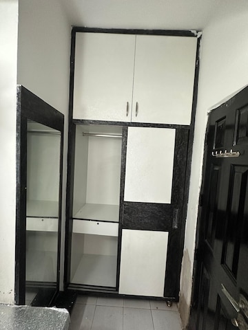 Furnished Amenities in 2.5 BHK Apartment at Tata Falcons Crest, Parel – for Rent