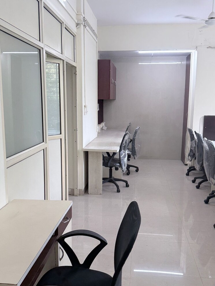 Team Area, rashmi-complex-teen-hath-naka Commercial Office Space 550 Sq.Ft. In Dharamveer Nagar Thane 9538090