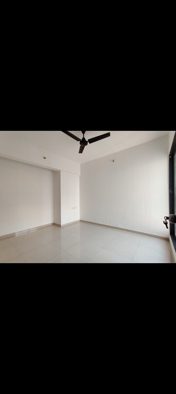 Room in 2 BHK Apartment at Runwal Eirene, Balkum Pada – for Rent