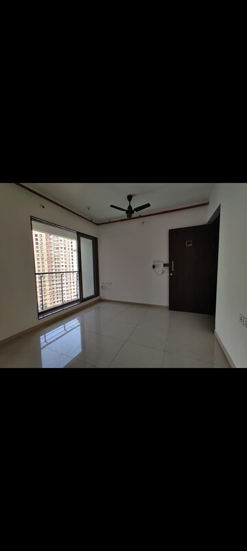 Room in 2 BHK Apartment at Runwal Eirene, Balkum Pada – for Rent