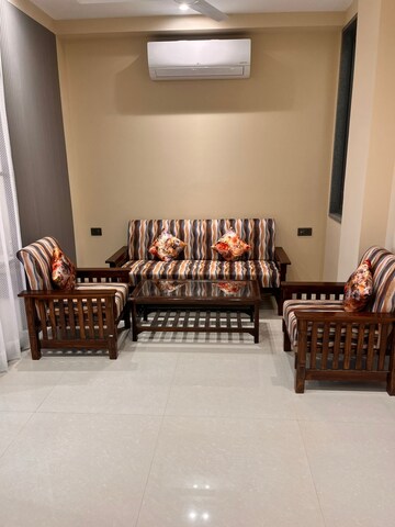 Living Room in 1 BHK Builder Floor at Central Park I, Sector 42 – for Rent