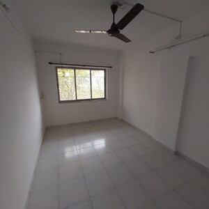 Room in 2.5 BHK Apartment at Sai Sadan Lower Parel, Lower Parel – for Rent