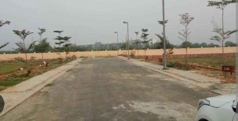 Plot For Sale in Parklands