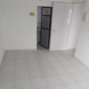 Room in 3 BHK Apartment at Sai Sadan Lower Parel, Lower Parel – for Rent