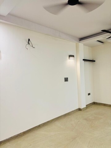 Room in 2 BHK Apartment at Gaurs Siddhartham, Siddharth Vihar – for Rent