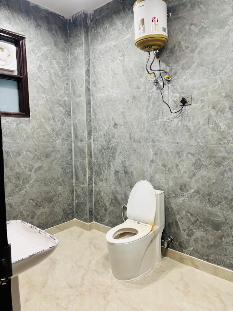 Bathroom, gaurs-siddhartham 2 Bedroom 945 Sq.Ft. Apartment In Siddharth Vihar Ghaziabad 9538322