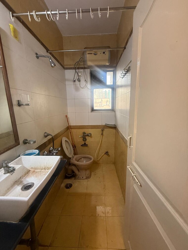 Bathroom, meera-chs 4 Bedroom 1800 Sq.Ft. Apartment In Andheri West Mumbai 9538328