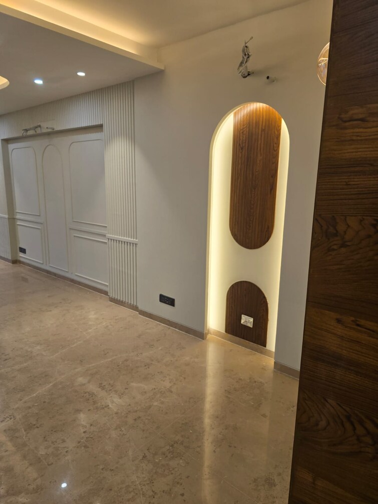 Cover Image, defence colony 3 Bedroom 250 Sq.Yd. Builder Floor In Defence Colony Delhi 9538460