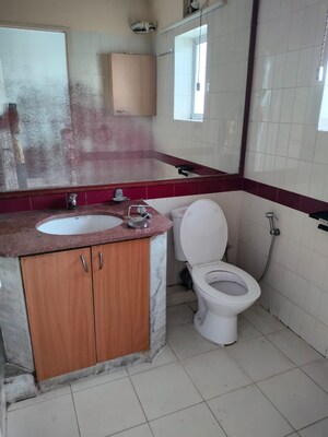 Bathroom in 4 BHK Apartment at DLF Belvedere Towers, Sector 24 – for Sale