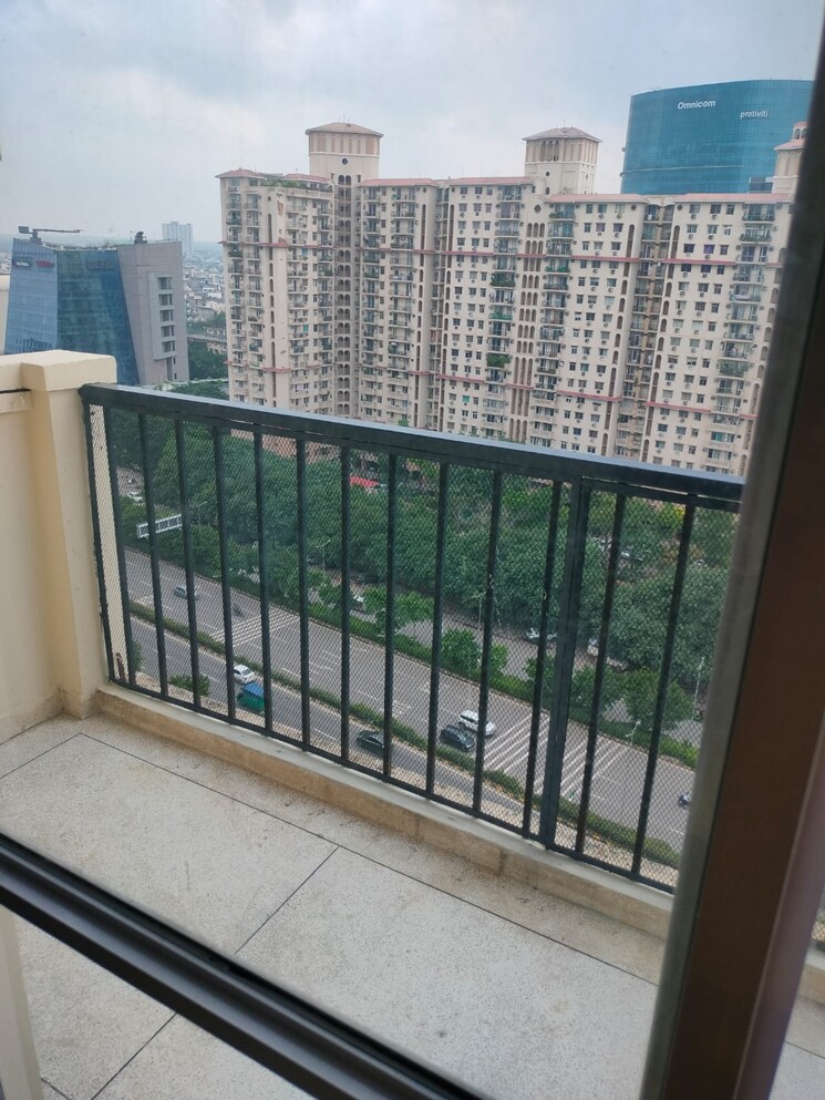 Balcony, dlf-belvedere-towers 4 Bedroom 2500 Sq.Ft. Apartment In Sector 24 Gurgaon 9538406
