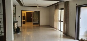Room in 4 BHK Apartment at Vascon Willows, Baner – for Rent