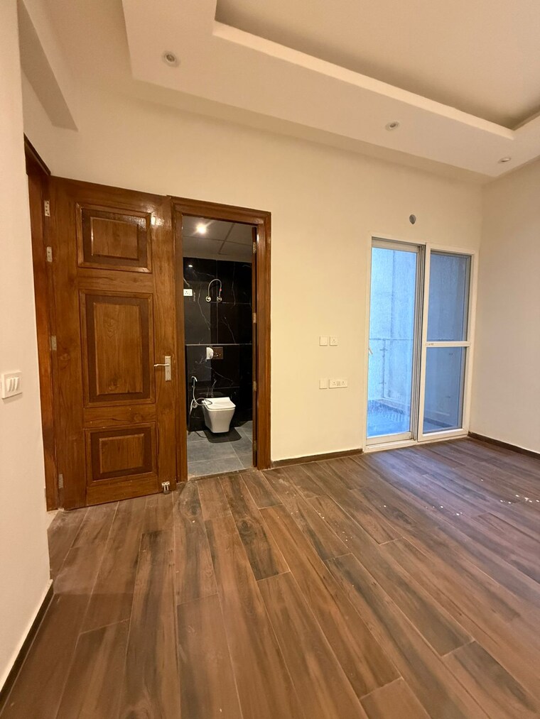 Room, siddharth vihar 3 Bedroom 1350 Sq.Ft. Apartment In Siddharth Vihar Ghaziabad 9538616