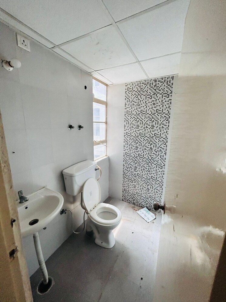 Bathroom, signature-global-signum-107 2 Bedroom 545 Sq.Ft. Apartment In Sector 107 Gurgaon 9538605