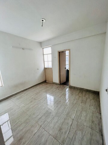 Room in 2 BHK Apartment at Signature Global Signum 107, Sector 107 – for Rent