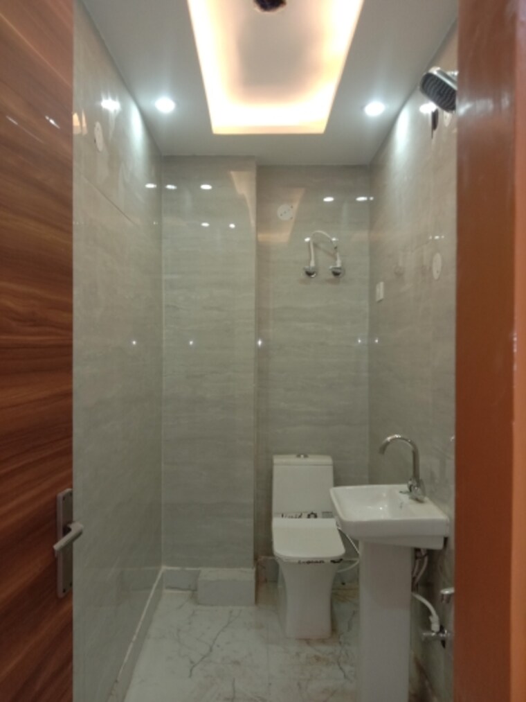 Bathroom, dwarka mor 2 Bedroom 558 Sq.Ft. Builder Floor In Dwarka Mor Delhi 9538643