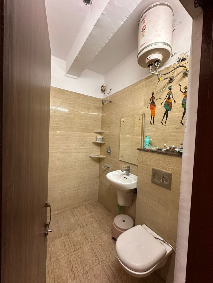 Bathroom, aura-homes 3 Bedroom 1800 Sq.Ft. Apartment In Patiala Road Zirakpur 9538677