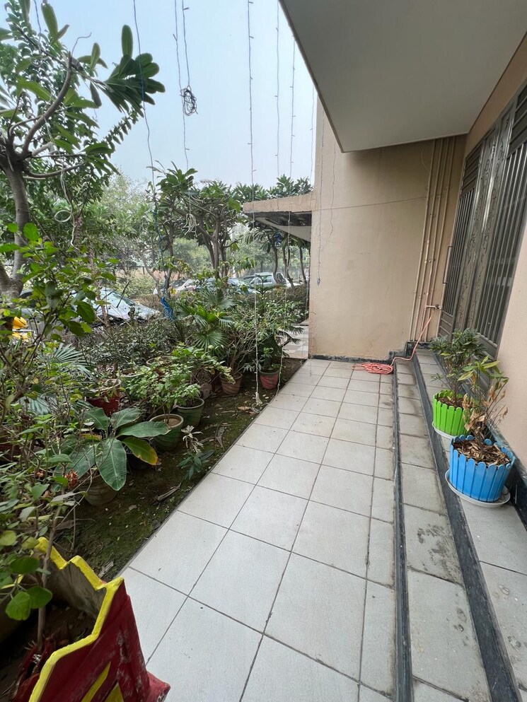 Balcony, sector 83 3 Bedroom 250 Sq.Yd. Apartment In Sector 83 Faridabad 9538659